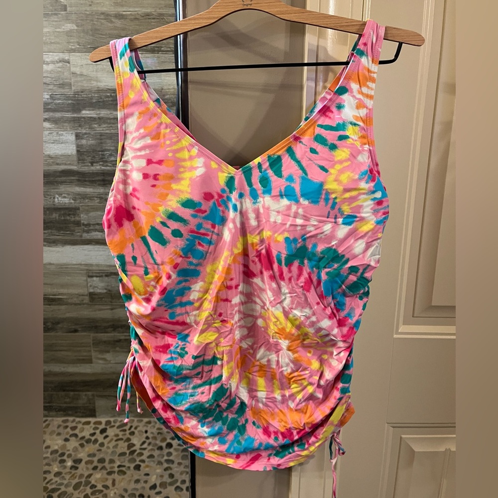 Lands End swim top size 14 D in a beautiful tie - dye pattern.